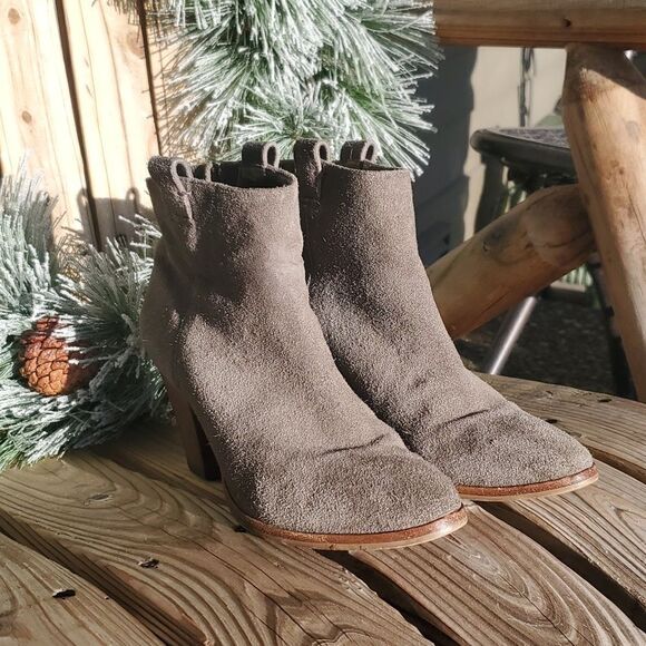 J CREW Booties, Suede Made in Brazil, Pre loved! Kahki Green, Size 6. - Picture 8 of 10